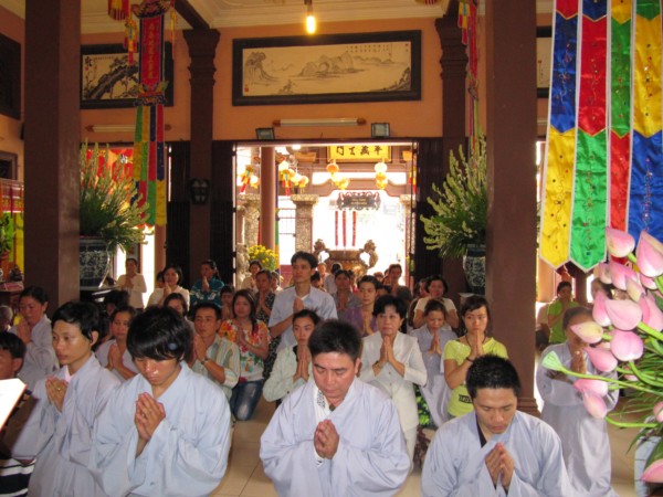 Tín Ngưỡng Theo Phật Giáo Cần Phải Qui Y Tam Bảo Không - Pháp Sư Thánh Nghiêm Truyengioi23